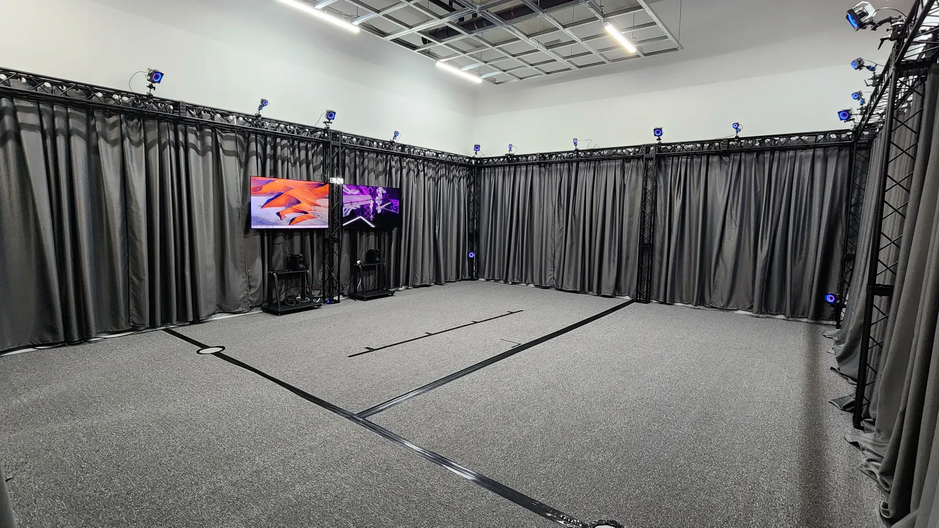 밍글 스튜디오 모션캡쳐 공간 전체 전경 003 - 조명과 카메라 시스템 배치